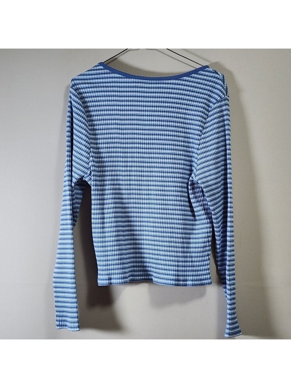 Levi's long sleeve ribbed knit striped top color light blue size 2X - Picture 2 of 6